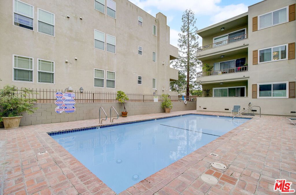 10707 S Camarillo Street 112