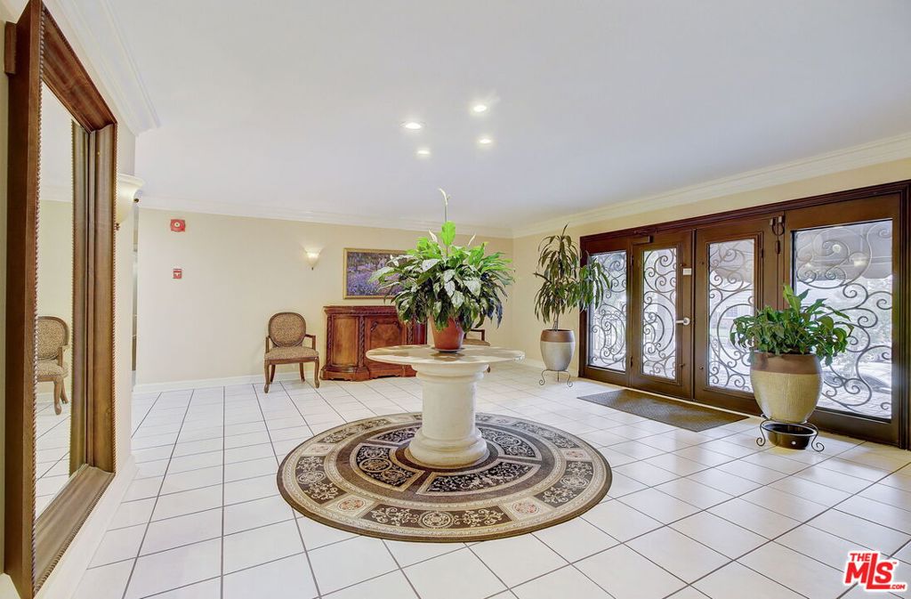 10707 S Camarillo Street 112
