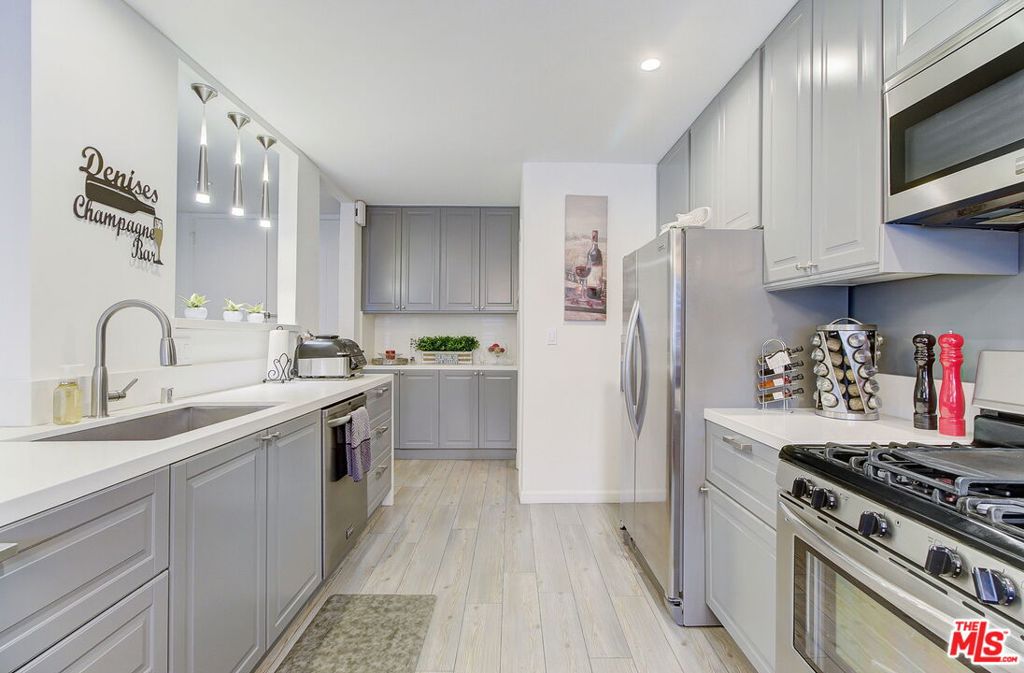 10707 S Camarillo Street 112