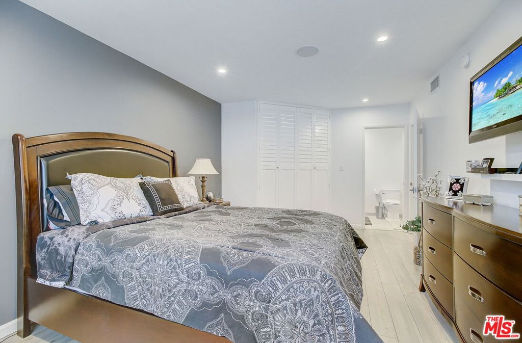 10707 S Camarillo Street 112