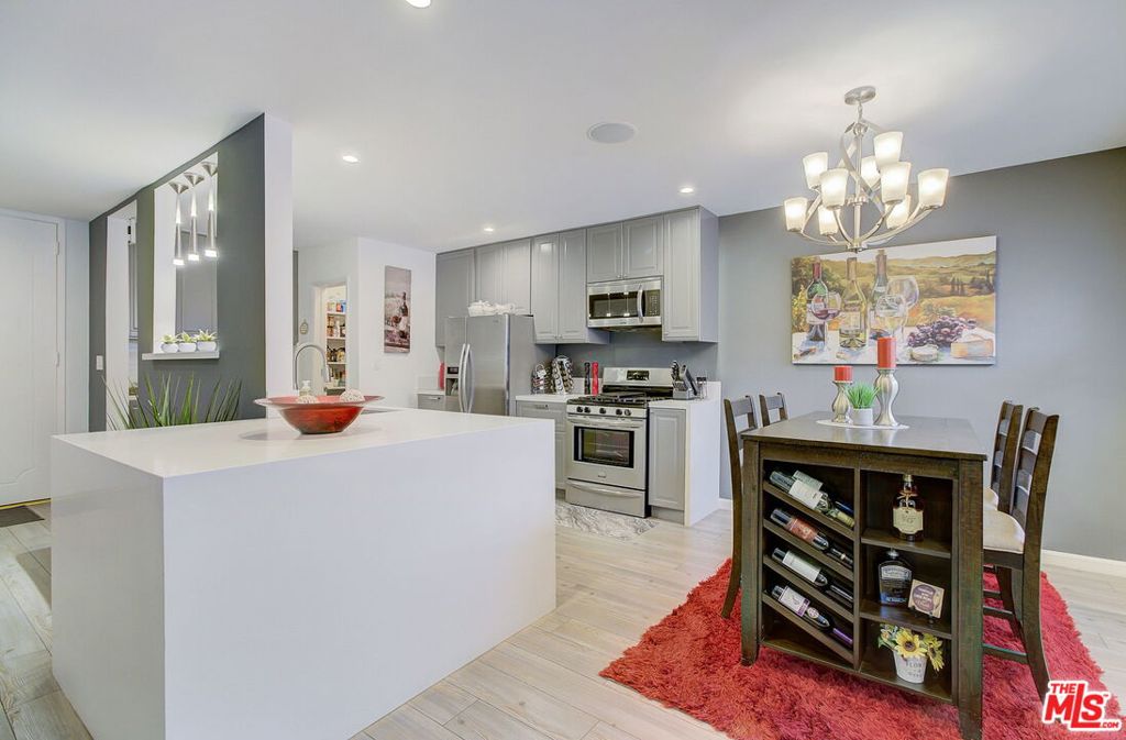 10707 S Camarillo Street 112