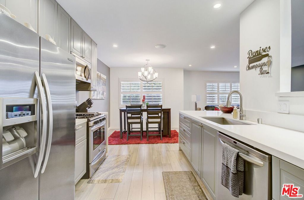 10707 S Camarillo Street 112
