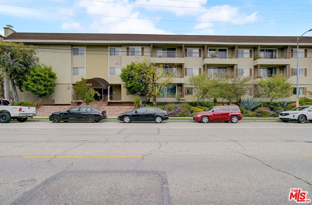10707 S Camarillo Street 112