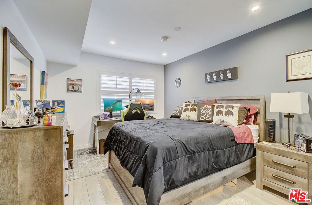10707 S Camarillo Street 112