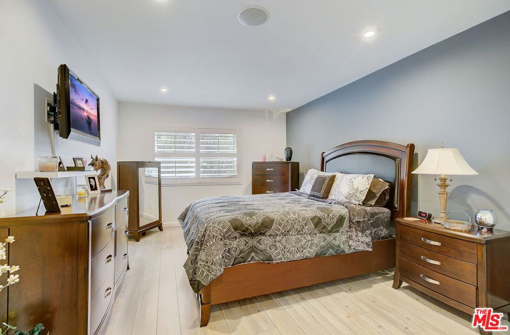 10707 S Camarillo Street 112