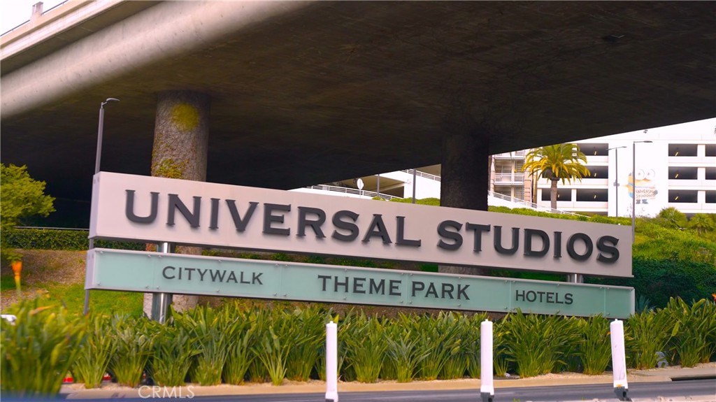 Universal Studios Entrance Sign with Citywalk, Theme Park, Hotels Listed
