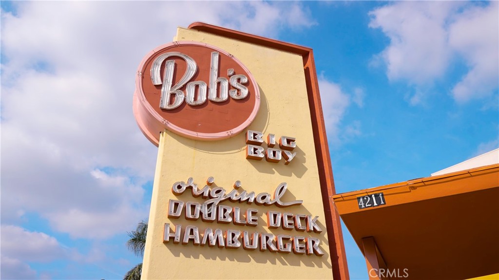 Bob's Big Boy Restaurant Sign with Retro Design Under Blue Sky
