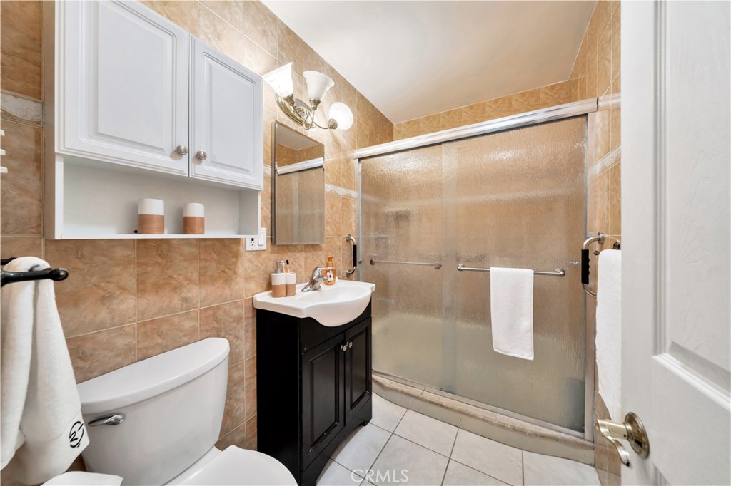 Spacious Bathroom with Modern Fixtures and Glass Shower in Real Estate Listing